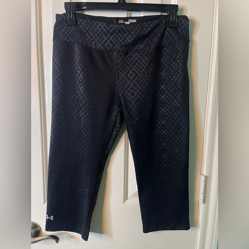 Under armor, workout pants, navy blue, size medium, excellent condition.